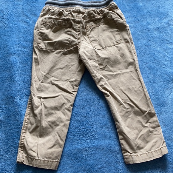2 pair of Carter’s brand pants. Size 2T - Picture 4 of 11
